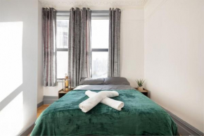 2A - Bright & Airy 2 Bed Flat - 20 Mins to Central